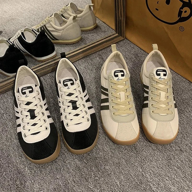 Comfortable casual lace-up sneakers